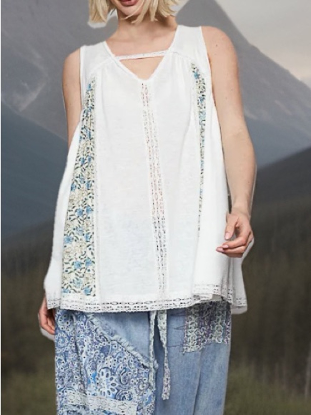 POL Embroidery Stylish V-neck Sleeveless Off White Tank Top Lace Detail Stretchy